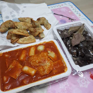 죠스떡볶이 [죠스푸드] 짜빠떡볶이+떡또그+범벅만두 신메뉴 3종 — 4점을 준 리뷰어가 2020년 5월 올린 사용 사진