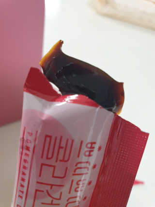 헬스업_쁘띠쁘띠석류콜라겐젤리_20g x 14포 — 5점을 준 리뷰어가 2020년 8월 올린 사용 사진