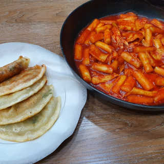 [심플리쿡]창화당떡볶이+모둠만두, 쫄면+굴림만두 SET — 5점을 준 리뷰어가 2020년 9월 올린 사용 사진
