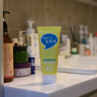 IO 아이오 오늘도 넌 눈부셔 - 데일리 스크럽 클렌징폼 — 5점을 준 리뷰어가 2020년 12월 올린 사용 사진