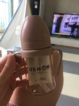 유비맘 샘방지 PPSU 빨대컵_컬러 랜덤 발송 — 5점을 준 리뷰어가 2020년 7월 올린 사용 사진
