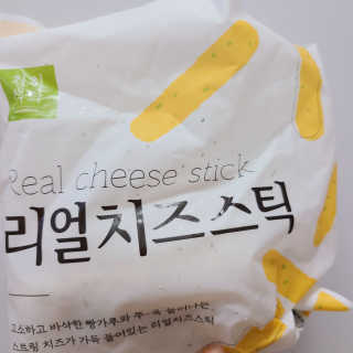 가치식탁 리얼치즈스틱, 리얼크림치즈볼 — 5점을 준 리뷰어가 2020년 9월 올린 사용 사진