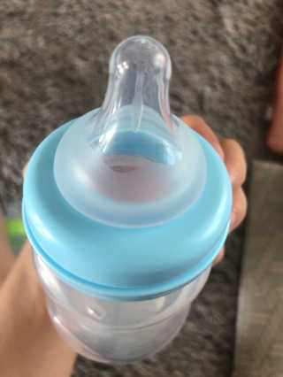 유비맘 신생아젖병 120ml 트리플팩_ 젖꼭지 포함 — 5점을 준 리뷰어가 2020년 6월 올린 사용 사진