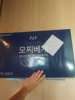 바네스데코 통째로 세탁 꿀잠 숙면 기절 마약모찌베개D — 4점을 준 리뷰어가 2020년 6월 올린 사용 사진