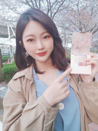 데이지크 SS컬렉션 로즈페탈 섀도우 팔레트 — 5점을 준 리뷰어가 2020년 4월 올린 사용 사진