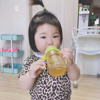 유비맘 샘방지 PPSU 빨대컵_컬러 랜덤 발송 — 5점을 준 리뷰어가 2020년 8월 올린 사용 사진