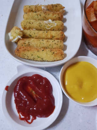 가치식탁 리얼치즈스틱, 리얼크림치즈볼 — 5점을 준 리뷰어가 2020년 9월 올린 사용 사진