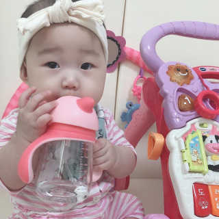 유비맘 트라이탄 코니빨대컵_컬러 랜덤 발송 — 5점을 준 리뷰어가 2020년 11월 올린 사용 사진