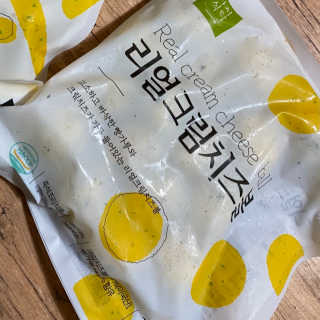 가치식탁 리얼치즈스틱, 리얼크림치즈볼 — 5점을 준 리뷰어가 2020년 10월 올린 사용 사진