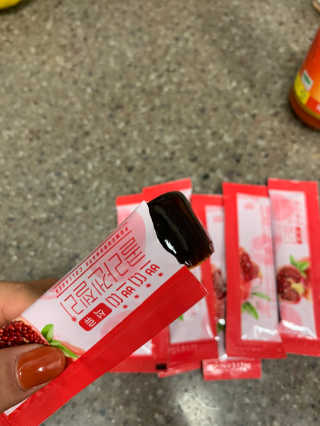 헬스업_쁘띠쁘띠석류콜라겐젤리_20g x 14포 — 4점을 준 리뷰어가 2020년 11월 올린 사용 사진