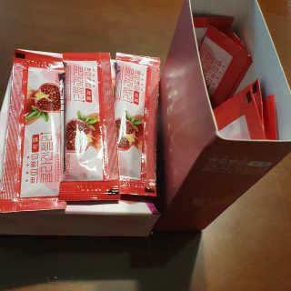 헬스업_쁘띠쁘띠석류콜라겐젤리_20g x 14포 — 3점을 준 리뷰어가 2020년 8월 올린 사용 사진
