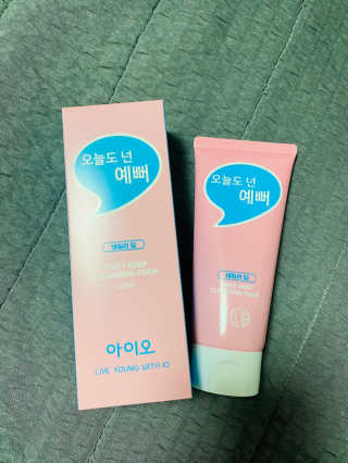IO 아이오 오늘도 넌 예뻐 - 데일리딥 클렌징폼 — 4.5점을 준 리뷰어가 2020년 12월 올린 사용 사진