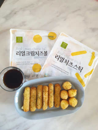 가치식탁 리얼치즈스틱, 리얼크림치즈볼 — 5점을 준 리뷰어가 2020년 7월 올린 사용 사진