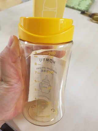 유비맘 PPSU 젖병 노꼭지_260ml_컬러 랜덤 발송 — 5점을 준 리뷰어가 2020년 7월 올린 사용 사진