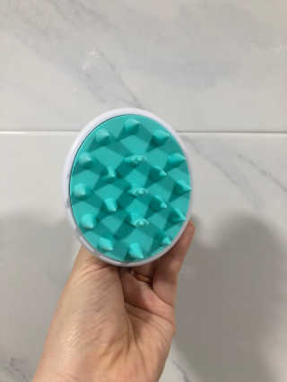 달리프 베러 퍼퓸 샴푸 1000ml 레이니데이 or 일랑로즈 — 4점을 준 리뷰어가 2020년 4월 올린 사용 사진