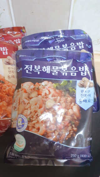 바다는다웰빙이다 전복해물볶음밥/전복김치볶음밥 250g-4봉지 — 5점을 준 리뷰어가 2020년 8월 올린 사용 사진