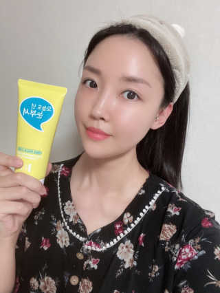 IO 아이오 오늘도 넌 눈부셔 - 데일리 스크럽 클렌징폼 — 5점을 준 리뷰어가 2020년 12월 올린 사용 사진