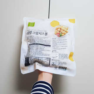 가치식탁 리얼치즈스틱, 리얼크림치즈볼 — 3.5점을 준 리뷰어가 2020년 10월 올린 사용 사진