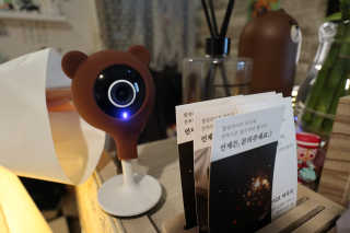 헤이홈 스마트 홈카메라 + 헤이베어 캐릭터커버 — 5점을 준 리뷰어가 2020년 5월 올린 사용 사진