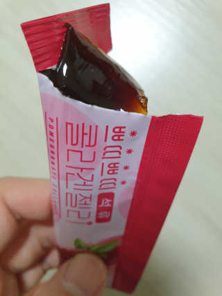 헬스업_쁘띠쁘띠석류콜라겐젤리_20g x 14포 — 5점을 준 리뷰어가 2020년 11월 올린 사용 사진
