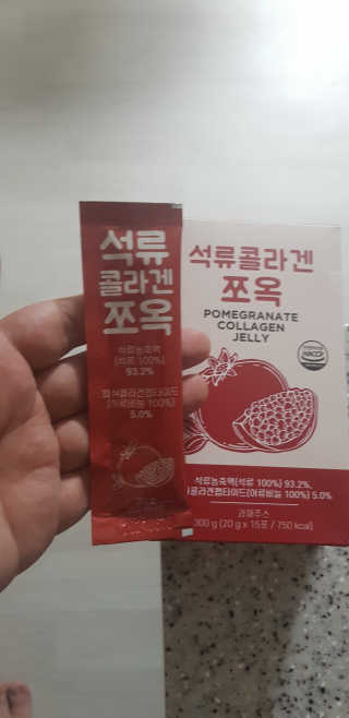 조은약초 석류콜라겐 석류즙 석류쪼옥 젤리 스틱 15포 x 20g — 4점을 준 리뷰어가 2020년 8월 올린 사용 사진