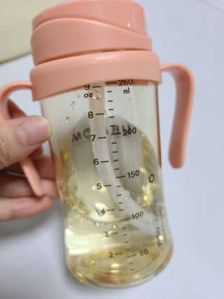 유비맘 샘방지 PPSU 빨대컵_컬러 랜덤 발송 — 5점을 준 리뷰어가 2020년 7월 올린 사용 사진