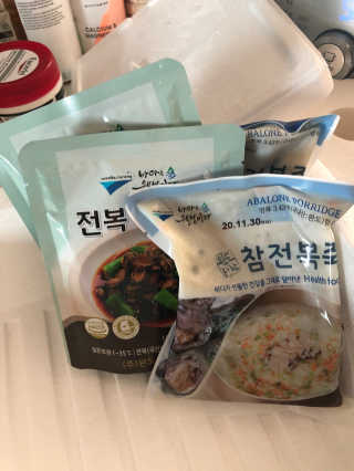 바다는다웰빙이다 완도사랑 전복죽 250g - 2팩 + 전복장조림 2팩 — 5점을 준 리뷰어가 2020년 11월 올린 사용 사진