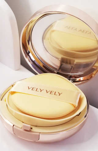 VELY VELY 아우라 허니 글로우 쿠션 — 3점을 준 리뷰어가 2020년 4월 올린 사용 사진