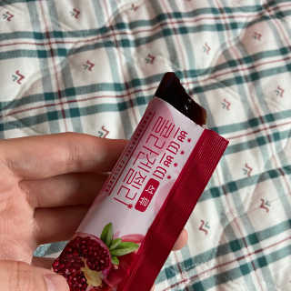 헬스업_쁘띠쁘띠석류콜라겐젤리_20g x 14포 — 5점을 준 리뷰어가 2020년 7월 올린 사용 사진
