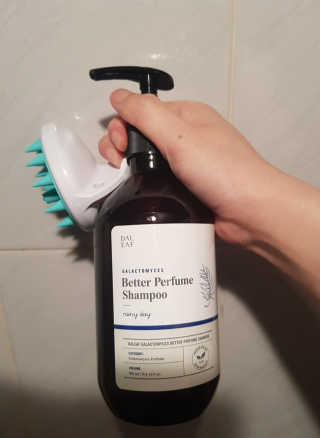 달리프 베러 퍼퓸 샴푸 1000ml 레이니데이 or 일랑로즈 — 5점을 준 리뷰어가 2020년 4월 올린 사용 사진