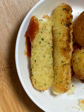 가치식탁 리얼치즈스틱, 리얼크림치즈볼 — 5점을 준 리뷰어가 2020년 11월 올린 사용 사진