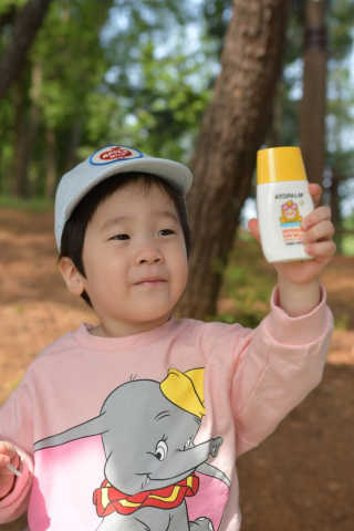 아토팜 야외놀이 선밀크 SPF50+ PA+++ — 5점을 준 리뷰어가 2020년 5월 올린 사용 사진