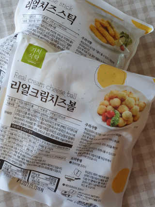 가치식탁 리얼치즈스틱, 리얼크림치즈볼 — 5점을 준 리뷰어가 2020년 8월 올린 사용 사진