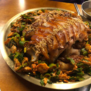 [동네맛집족발] 4개 족발 중 택1 — 5점을 준 리뷰어가 2020년 5월 올린 사용 사진