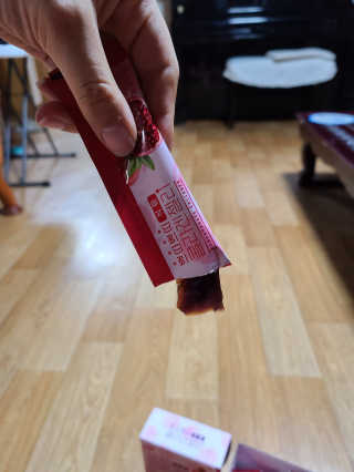 헬스업_쁘띠쁘띠석류콜라겐젤리_20g x 14포 — 3점을 준 리뷰어가 2020년 11월 올린 사용 사진