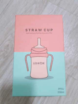 유비맘 샘방지 PPSU 빨대컵_컬러 랜덤 발송 — 5점을 준 리뷰어가 2020년 10월 올린 사용 사진