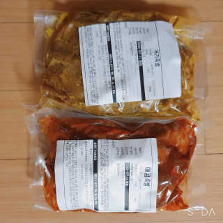 쿡스딜리 매콤족발+커리족발+무김치+마늘소스 — 5점을 준 리뷰어가 2020년 6월 올린 사용 사진