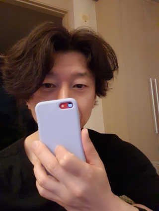 브이에스컴퍼니 [케이맥스] 라이트핏 실리콘 젤리 폰케이스 — 4.5점을 준 리뷰어가 2020년 6월 올린 사용 사진