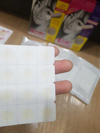 엘라밴드 하이드로 도트 스팟패치 12mm, 10mm — 4점을 준 리뷰어가 2020년 8월 올린 사용 사진