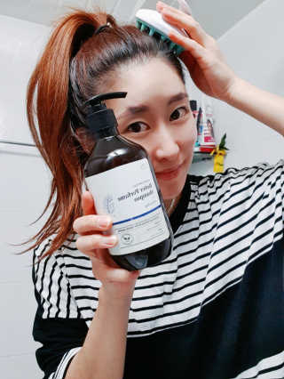 달리프 베러 퍼퓸 샴푸 1000ml 레이니데이 or 일랑로즈 — 5점을 준 리뷰어가 2020년 4월 올린 사용 사진