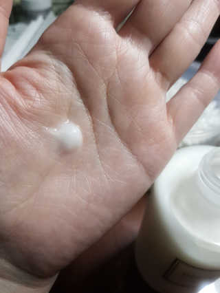 뷰니오 더마플러스 카밍 에멀전200ml — 5점을 준 리뷰어가 2020년 11월 올린 사용 사진