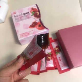 헬스업_쁘띠쁘띠석류콜라겐젤리_20g x 14포 — 2.5점을 준 리뷰어가 2020년 10월 올린 사용 사진