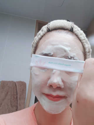 [76N1] 비 해피 산소 버블 클레이 마스크 — 4점을 준 리뷰어가 2020년 10월 올린 사용 사진