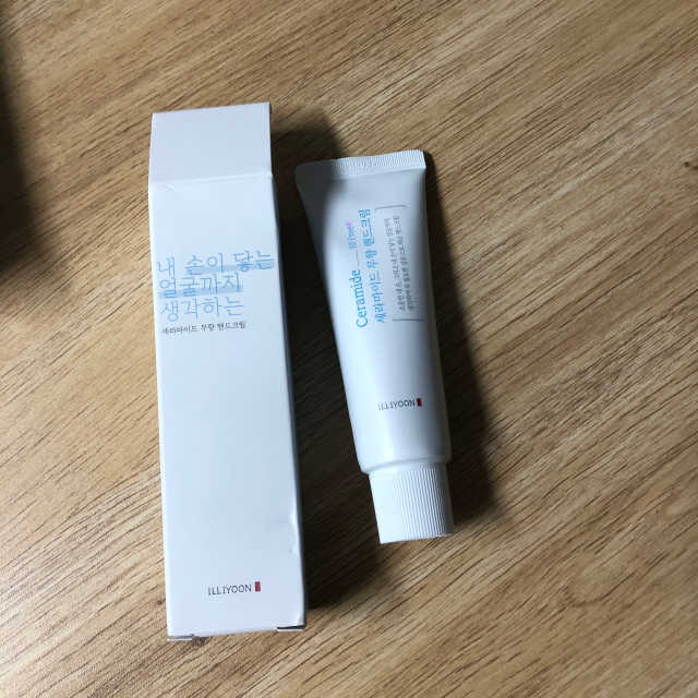일리윤 세라마이드 무향 핸드크림 리뷰 사진