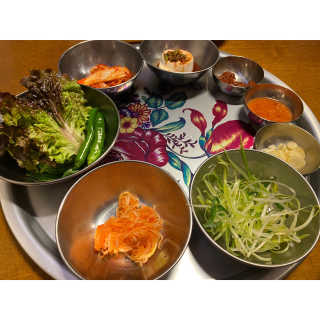[동네맛집족발] 4개 족발 중 택1 — 4점을 준 리뷰어가 2020년 4월 올린 사용 사진