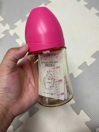 유비맘 PPSU 젖병 노꼭지_200ml_컬러 랜덤 발송 — 5점을 준 리뷰어가 2020년 6월 올린 사용 사진