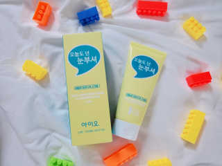 IO 아이오 오늘도 넌 눈부셔 - 데일리 스크럽 클렌징폼 — 4점을 준 리뷰어가 2020년 10월 올린 사용 사진