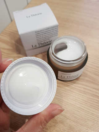 La Theorie Hydrating Ingredients | 하이드레이팅 인그레이디언츠 — 5점을 준 리뷰어가 2020년 5월 올린 사용 사진