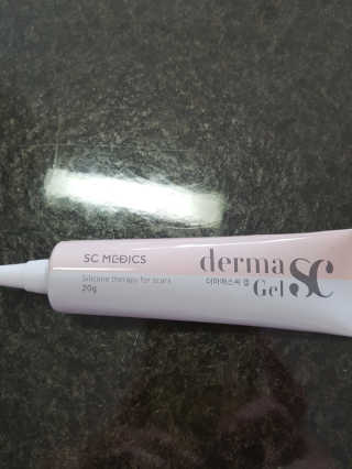 derma SC-Gel 더마에스씨 겔 20g — 5점을 준 리뷰어가 2020년 4월 올린 사용 사진