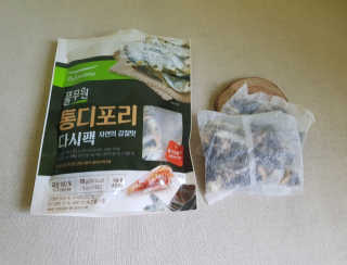 [풀무원] 자연의 감칠맛 통디포리, 통멸치 다시팩 세트 — 5점을 준 리뷰어가 2020년 5월 올린 사용 사진